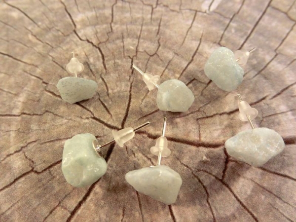 Kleine Steinchen Ohrstecker